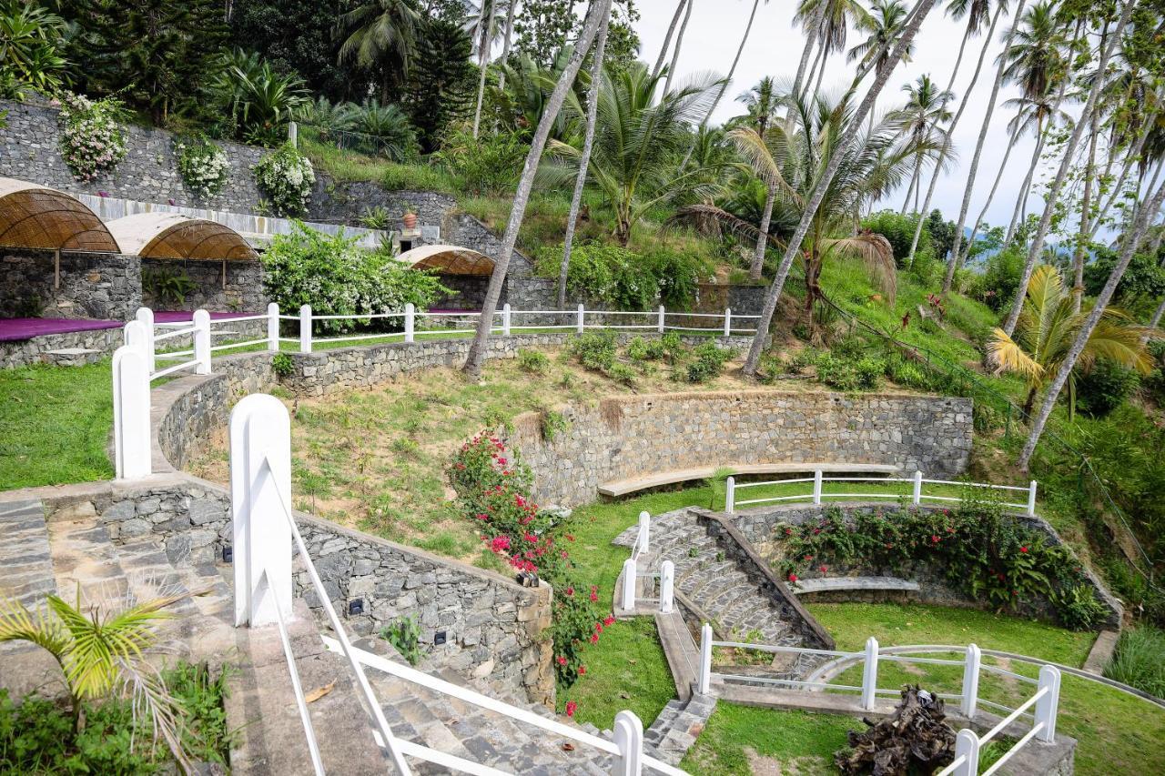 The Flame Tree Estate & Hotel Kandy Bagian luar foto